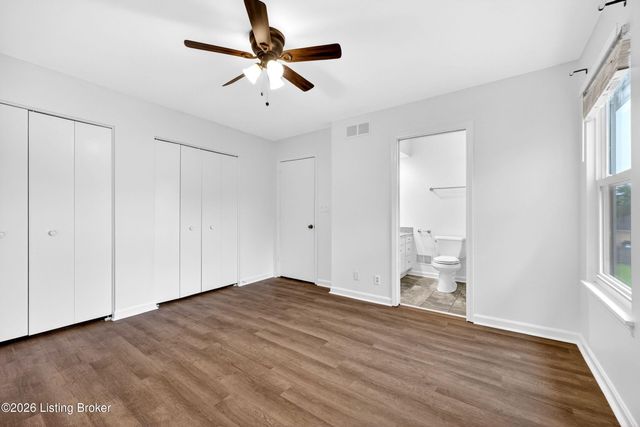 8905 Wooded Glen Rd, Louisville, KY 40220