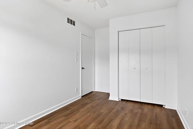 8905 Wooded Glen Rd, Louisville, KY 40220