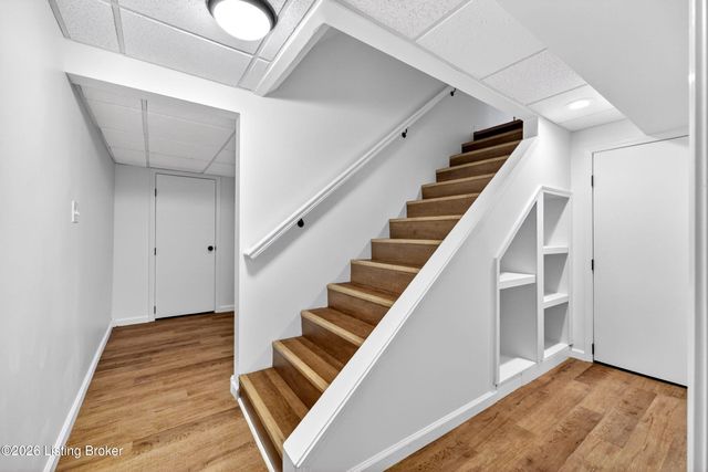 8905 Wooded Glen Rd, Louisville, KY 40220