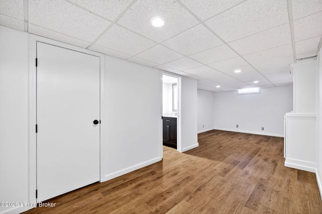 8905 Wooded Glen Rd, Louisville, KY 40220