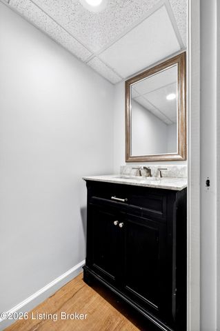 8905 Wooded Glen Rd, Louisville, KY 40220