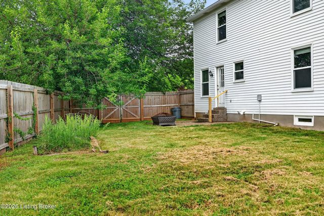 8905 Wooded Glen Rd, Louisville, KY 40220