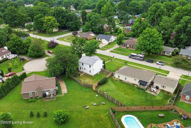 8905 Wooded Glen Rd, Louisville, KY 40220