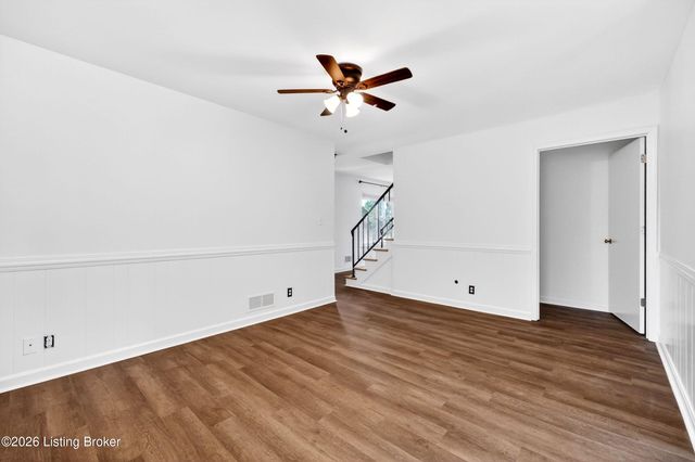 8905 Wooded Glen Rd, Louisville, KY 40220