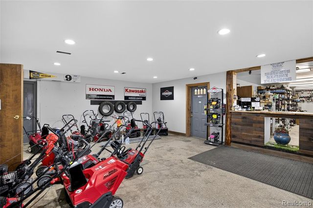 4057 Commerce Drive, Flushing, MI 48433