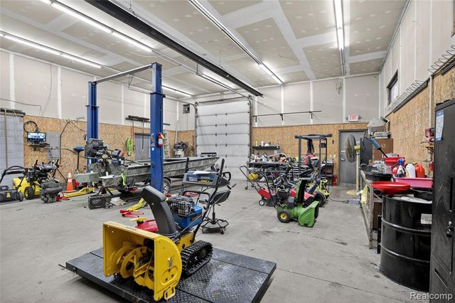 4057 Commerce Drive, Flushing, MI 48433