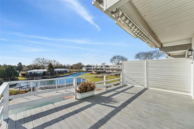 35 Library Avenue 3L, Westhampton Beach, NY 11978