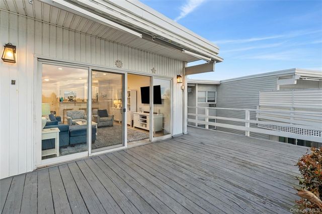 35 Library Avenue 3L, Westhampton Beach, NY 11978