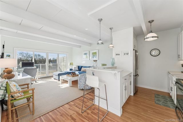35 Library Avenue 3L, Westhampton Beach, NY 11978