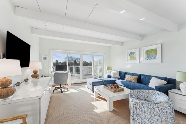 35 Library Avenue 3L, Westhampton Beach, NY 11978