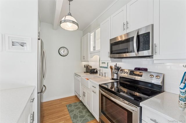 35 Library Avenue 3L, Westhampton Beach, NY 11978