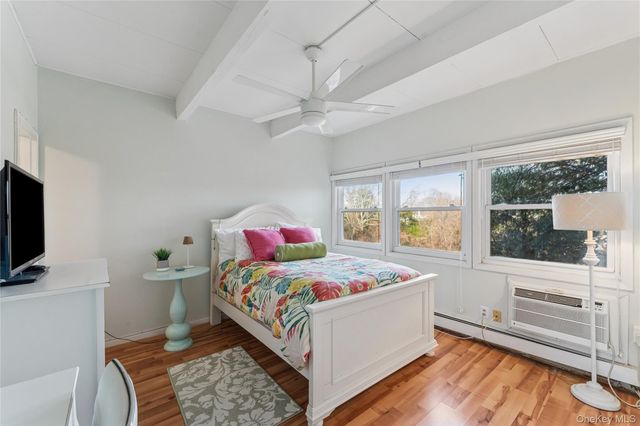 35 Library Avenue 3L, Westhampton Beach, NY 11978
