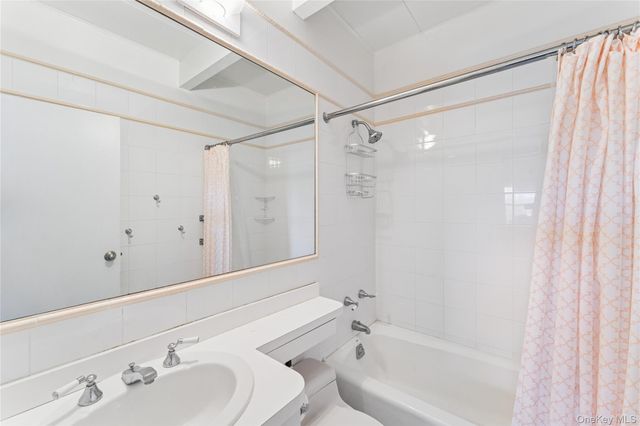 35 Library Avenue 3L, Westhampton Beach, NY 11978