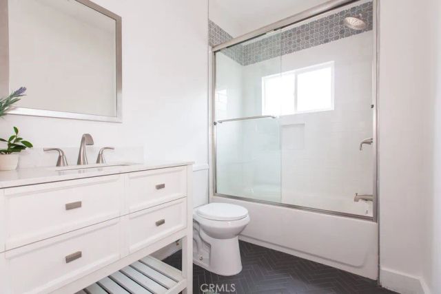 3429 2nd Avenue, Los Angeles, CA 90018