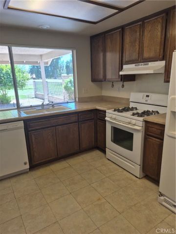 1925 Silver Oak Way, Hemet, CA 92545