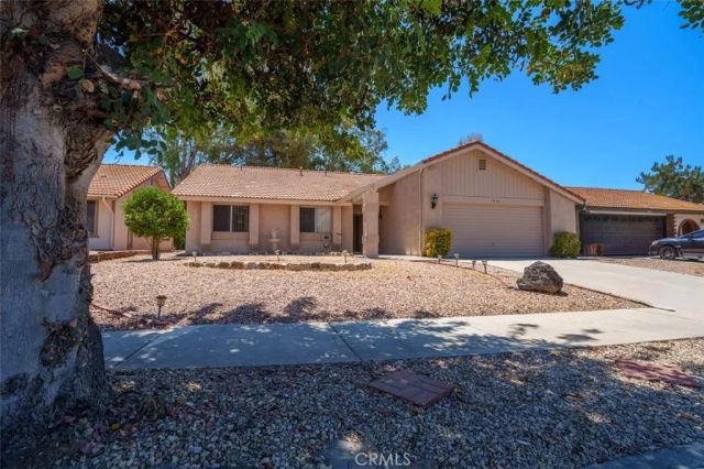 1925 Silver Oak Way, Hemet, CA 92545
