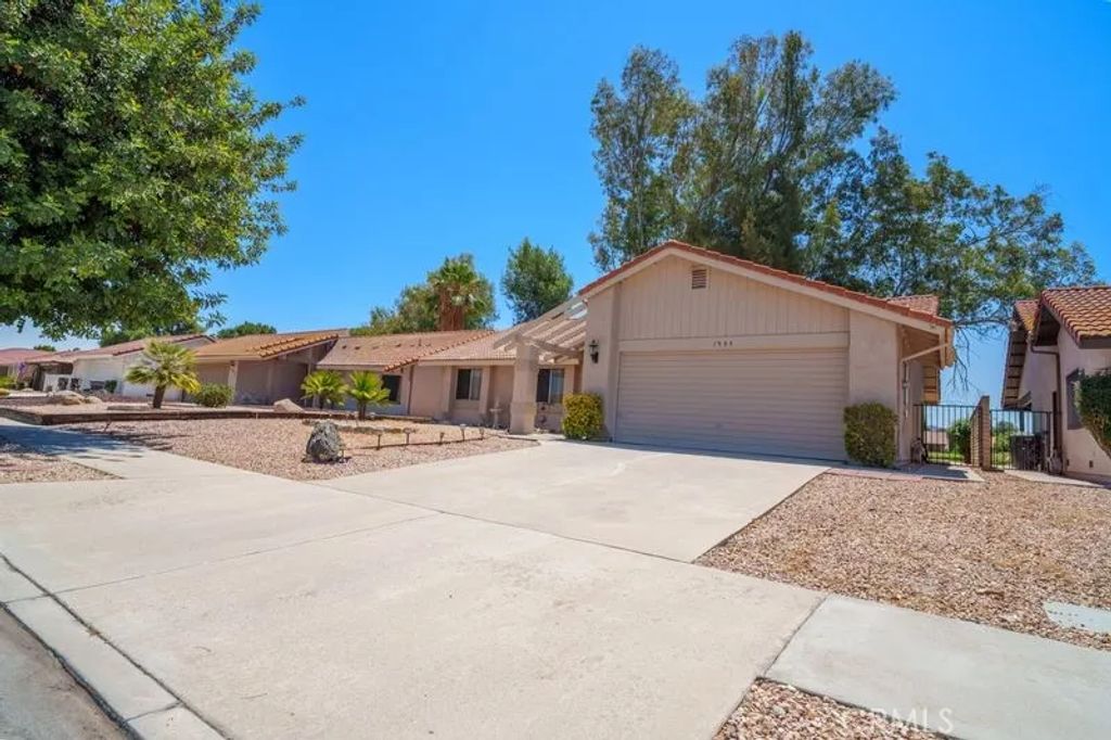 1925 Silver Oak Way, Hemet, CA 92545
