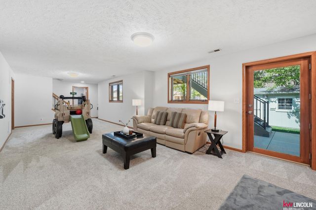 7656 Baldwin Avenue, Lincoln, NE 68507
