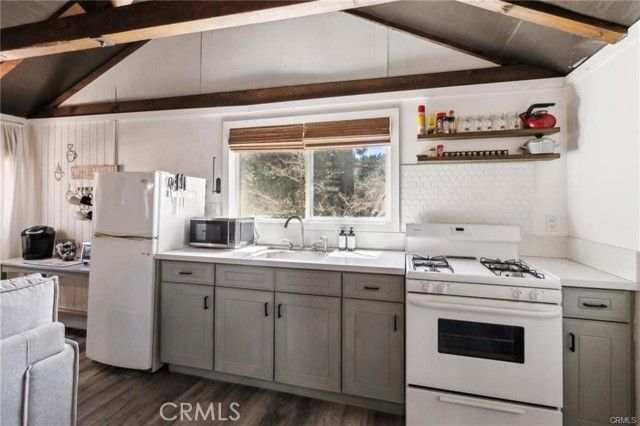 33401 Bluebird Drive, Green Valley Lake, CA 92341