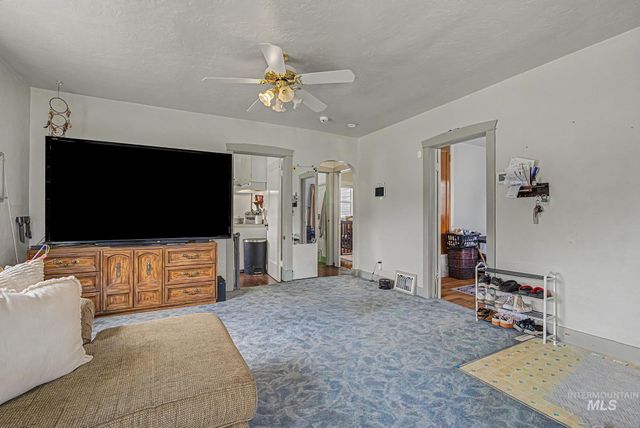 709 9th St. S, Nampa, ID 83651