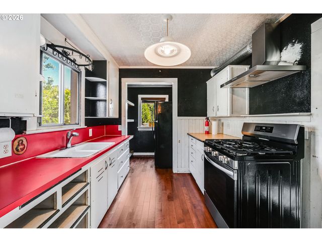 446 Ne IVY St, Portland, OR 97212