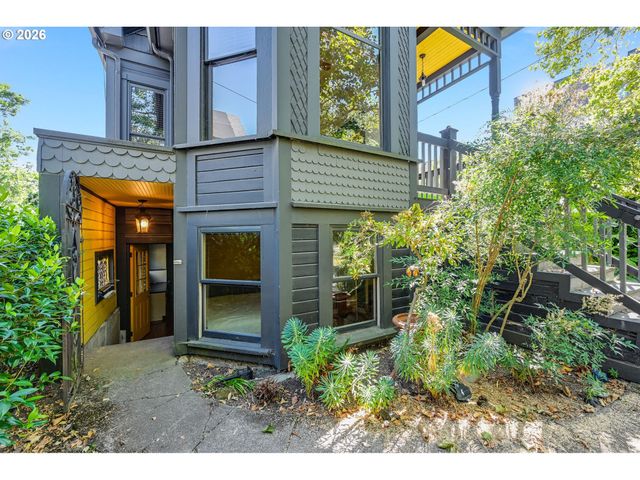 446 Ne IVY St, Portland, OR 97212