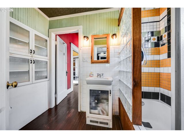 446 Ne IVY St, Portland, OR 97212
