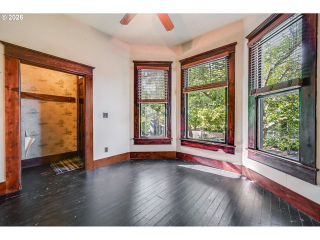 446 Ne IVY St, Portland, OR 97212