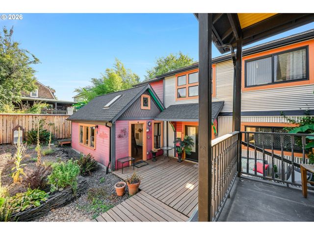 446 Ne IVY St, Portland, OR 97212