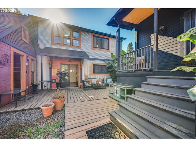 446 Ne IVY St, Portland, OR 97212