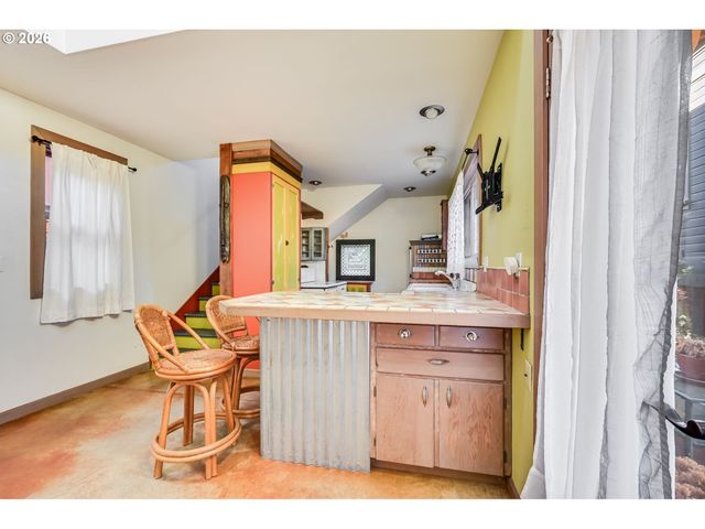 446 Ne IVY St, Portland, OR 97212
