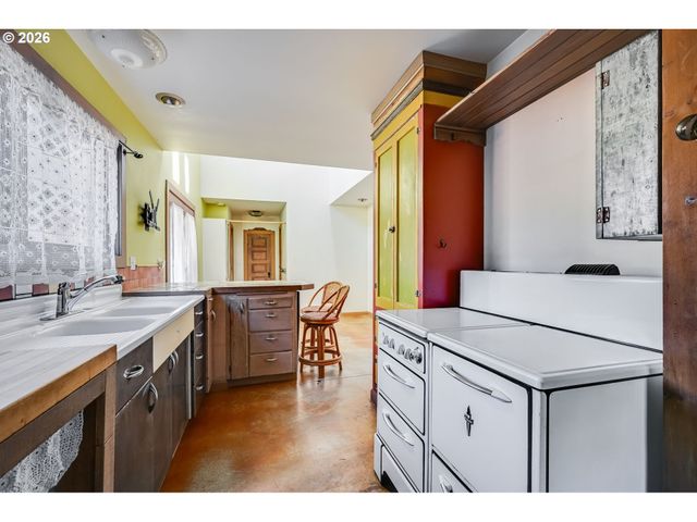 446 Ne IVY St, Portland, OR 97212