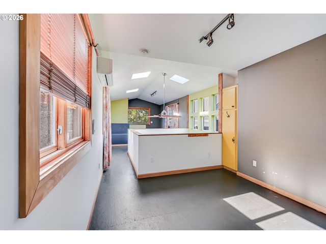 446 Ne IVY St, Portland, OR 97212