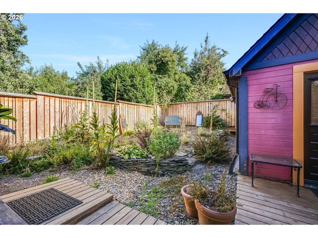 446 Ne IVY St, Portland, OR 97212