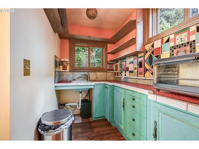 446 Ne IVY St, Portland, OR 97212