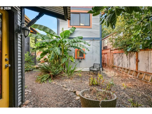 446 Ne IVY St, Portland, OR 97212