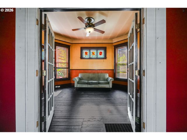 446 Ne IVY St, Portland, OR 97212