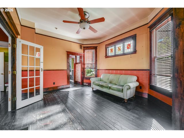 446 Ne IVY St, Portland, OR 97212