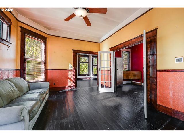 446 Ne IVY St, Portland, OR 97212