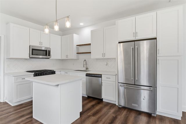122 E James Street, Baytown, TX 77520