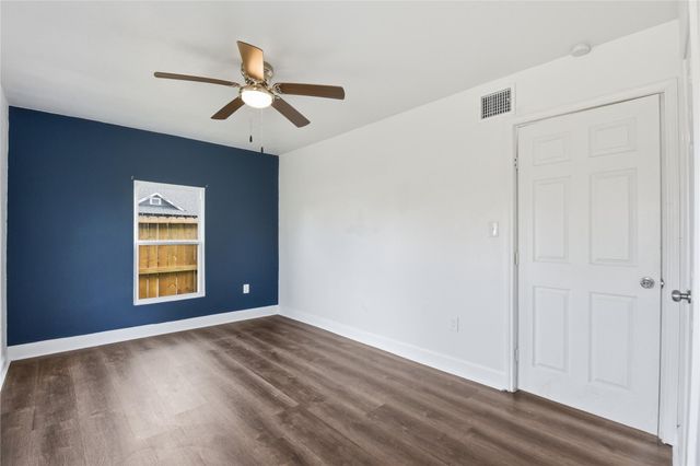 122 E James Street, Baytown, TX 77520