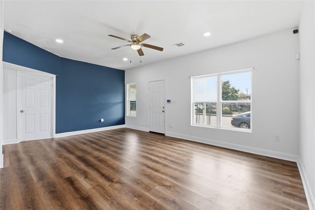 122 E James Street, Baytown, TX 77520