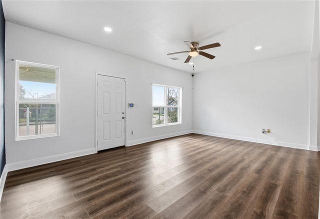 122 E James Street, Baytown, TX 77520