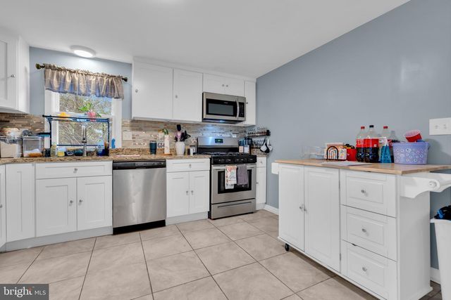 5926 BERRY DR, Mays Landing, NJ 08330