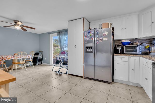 5926 BERRY DR, Mays Landing, NJ 08330