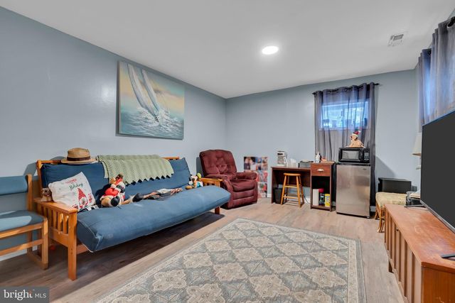 5926 BERRY DR, Mays Landing, NJ 08330