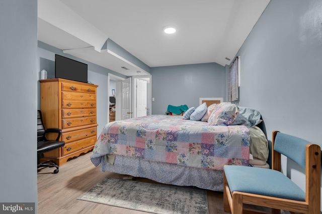 5926 BERRY DR, Mays Landing, NJ 08330