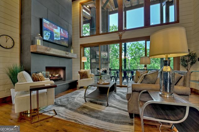 590 Deer Crest Road, Blue Ridge, GA 30513