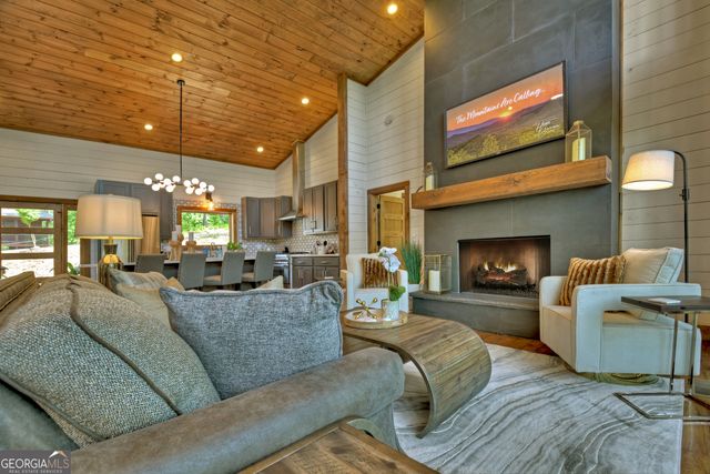 590 Deer Crest Road, Blue Ridge, GA 30513