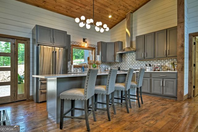 590 Deer Crest Road, Blue Ridge, GA 30513